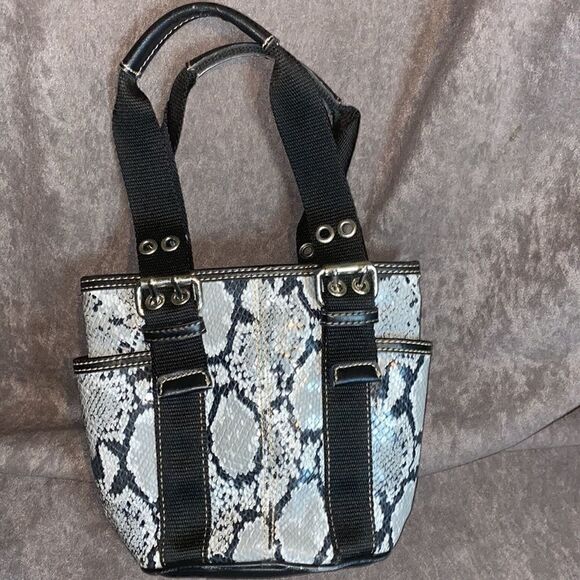 Nine West small purse *Sale* Bundle 2 purses for $60 - Picture 1 of 11